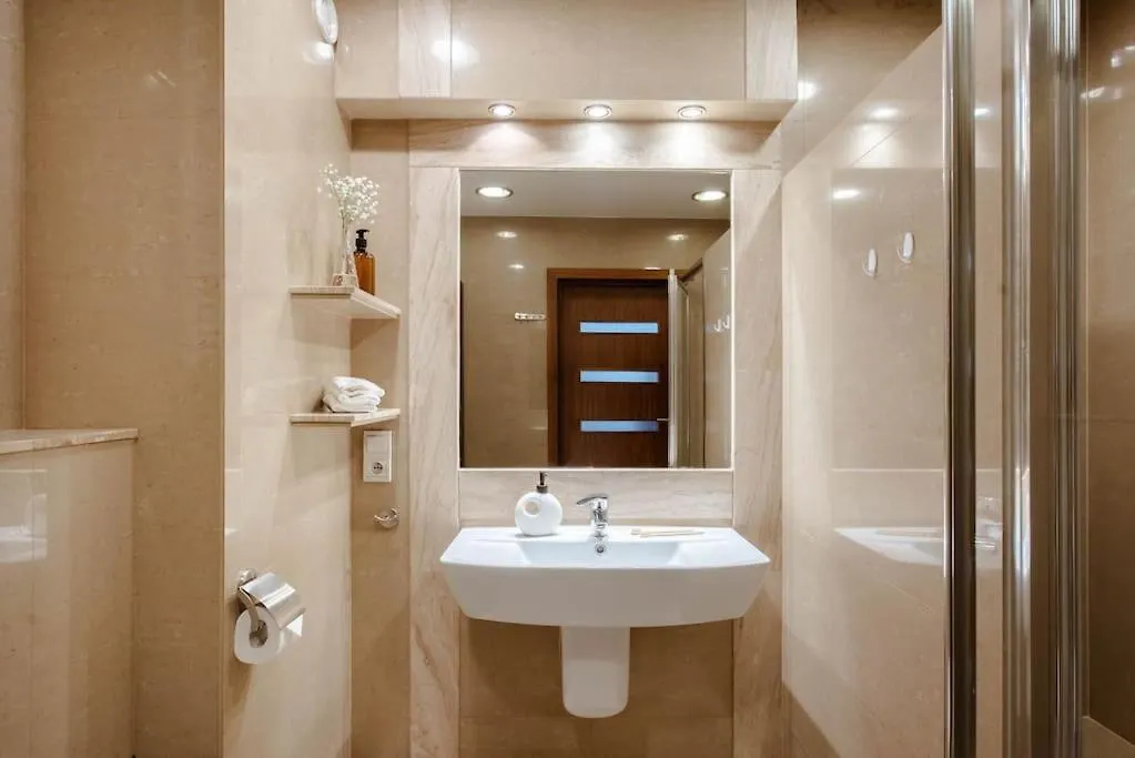 Wygodny Apartament Przy Dworcu Krakow Apartment